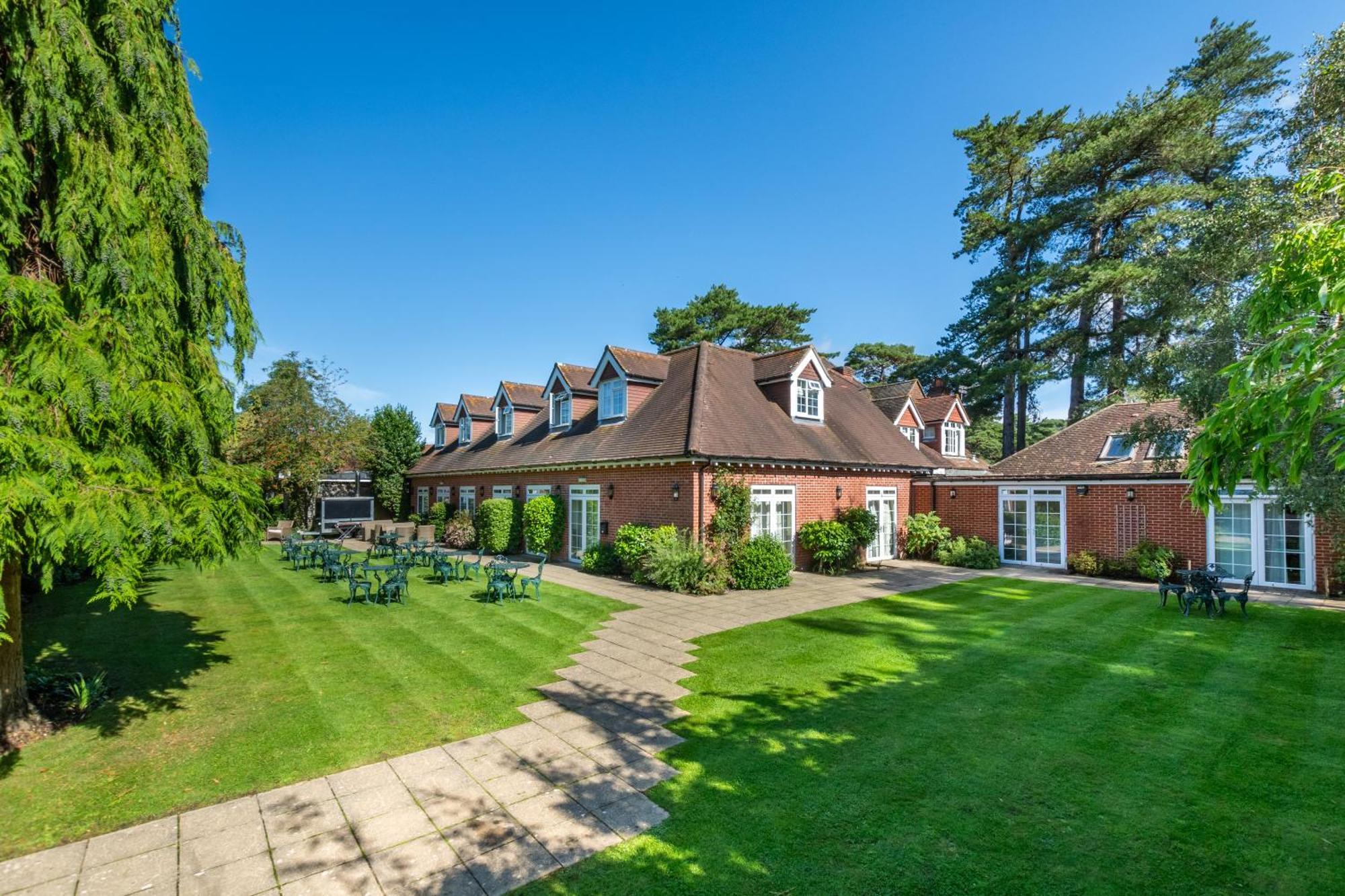 Beaulieu Hotel ลินด์เฮิร์สต์ ภายนอก รูปภาพ