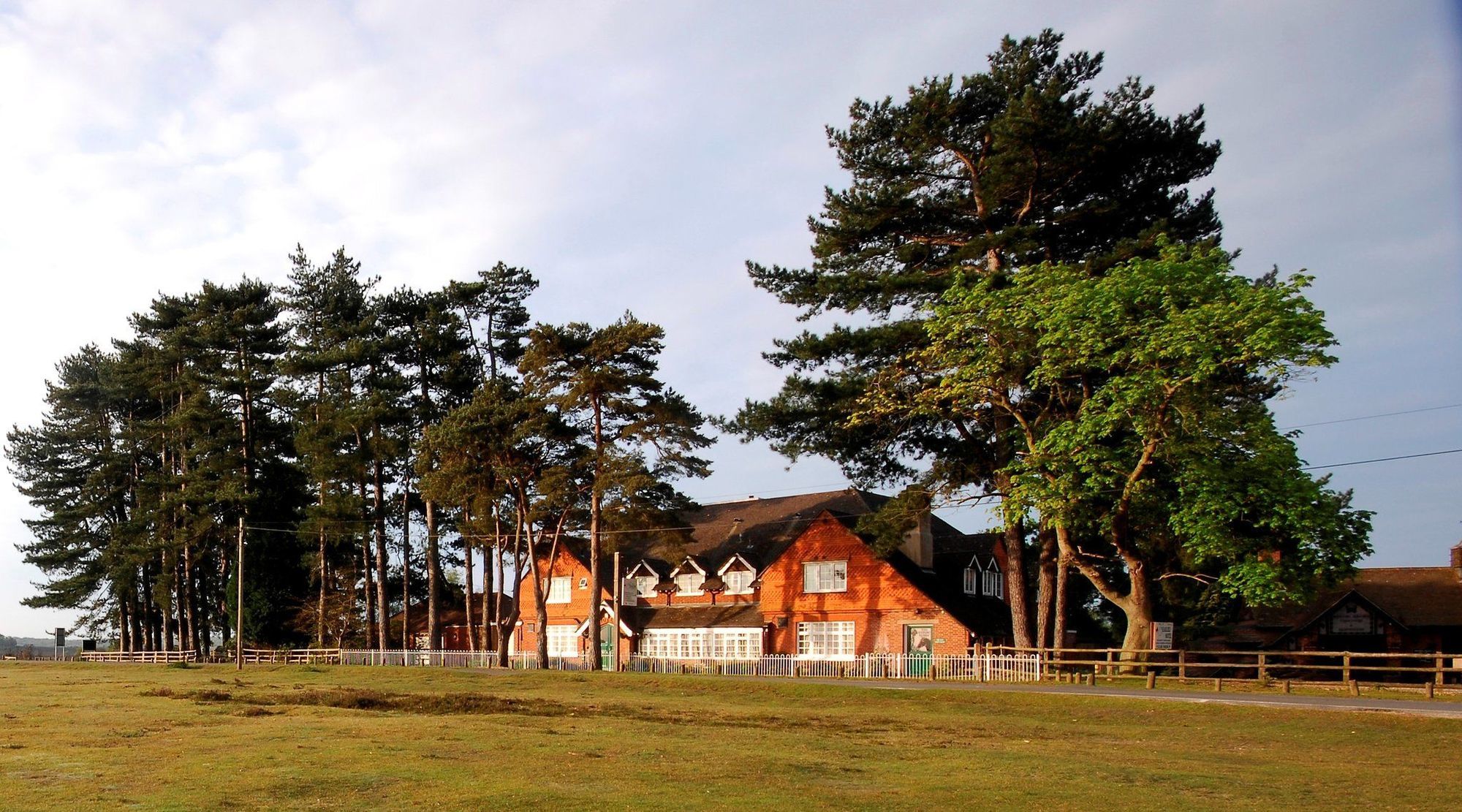 Beaulieu Hotel ลินด์เฮิร์สต์ ภายนอก รูปภาพ
